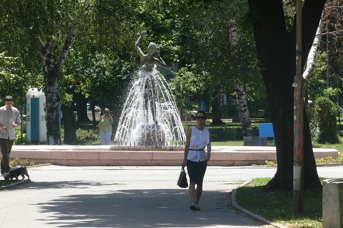 крах на една спорна памет: паркът в центъра на софия се връща към името „оборище“