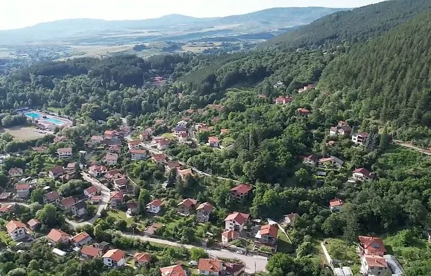 от уикенд дестинация до елитен адрес: феноменът на село рударци