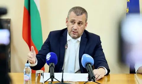 влакът на абсурдите: как милиони евро изчезват в бдж, докато пътниците се потят