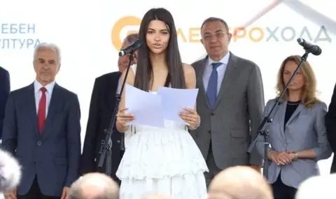 гласът на децата срещу войната: „знаме на мира“ се завръща в камбаните