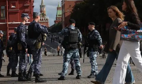 две русии: блясъкът на оръжията и фалирането на кафенетата