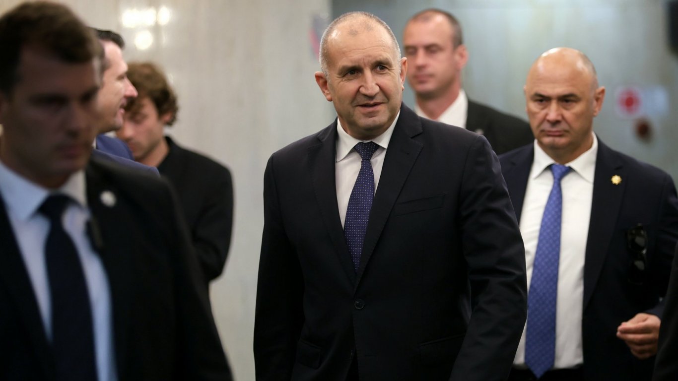 икономиката над всичко: радев поставя червена линия пред новите санкции срещу русия