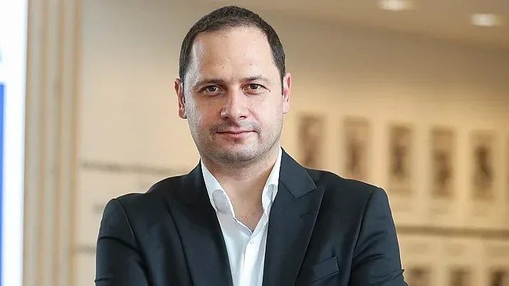 край на ‘златните’ заплати: как държавната хазна се превърна в личен банкомат за избрани
