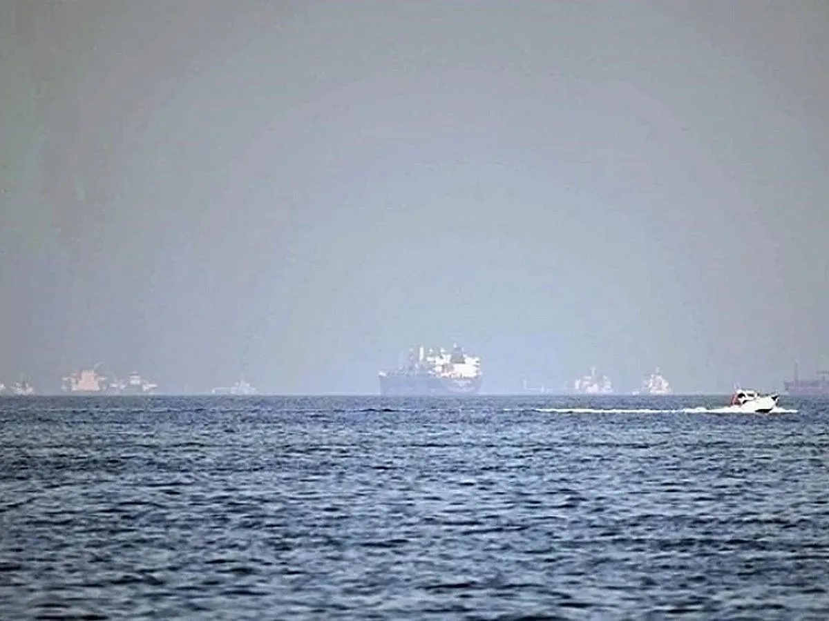 кървава атака в черно море: риболовен кораб разкъсан от шрапнели