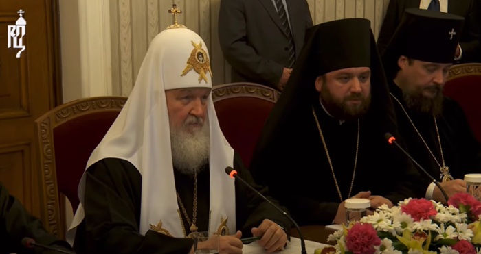 митът за „братството“: къде свършва благодарността и започва зависимостта?
