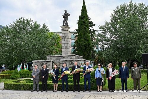младост, смелост и вечност: сливенският поклон пред христо ботев
