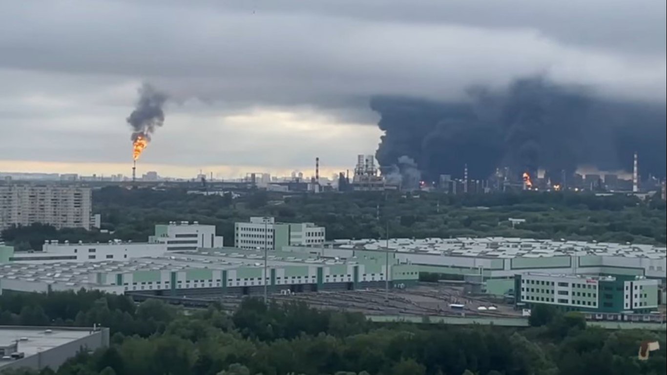 москва в пламъци: дронове пробиват защитата и удрят стратегически обект