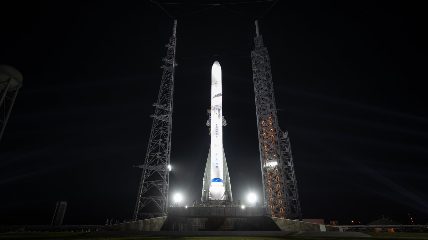 пътят към звездите продължава: blue origin се възстановява от майския срив