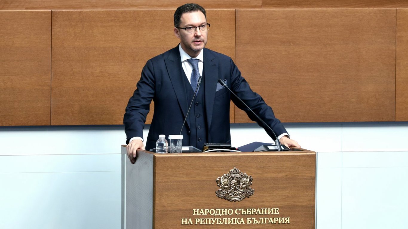 религия или политика? сблъсък между герб и радев за санкциите срещу руския патриарх