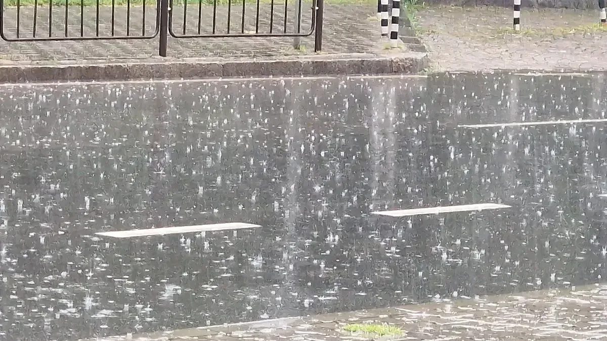 софия под вода: градът се бори с мощни бури и наводнения