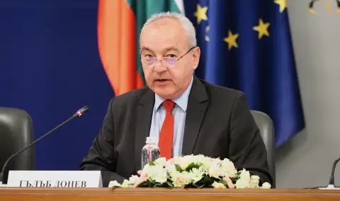 справедливост за държавните служители: какво планира правителството за осигуровките?