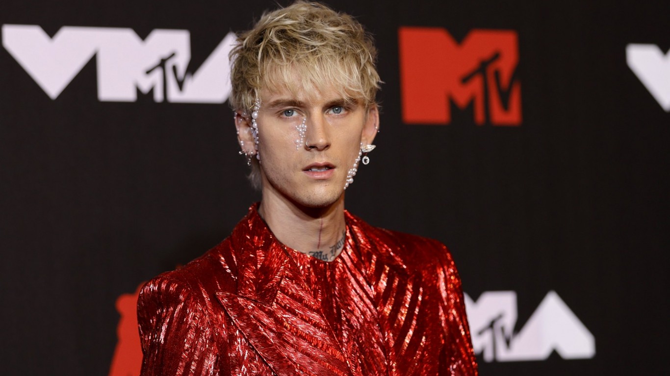 тъмната страна на изкуството: как една татуировка едва не повали machine gun kelly