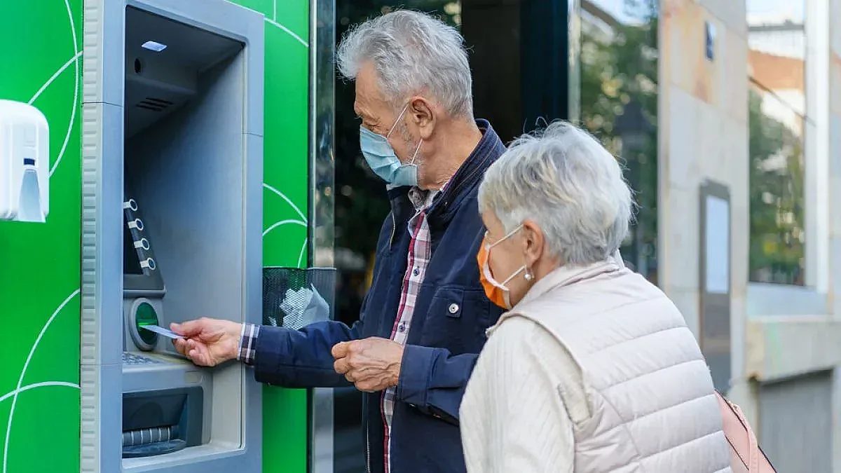 августовски плащания: кога пенсионери, родители и безработни ще получат средствата си?