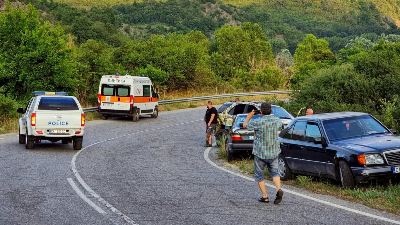 борба с времето и стихията: мащабна операция по река струма за издирване на изчезнало дете