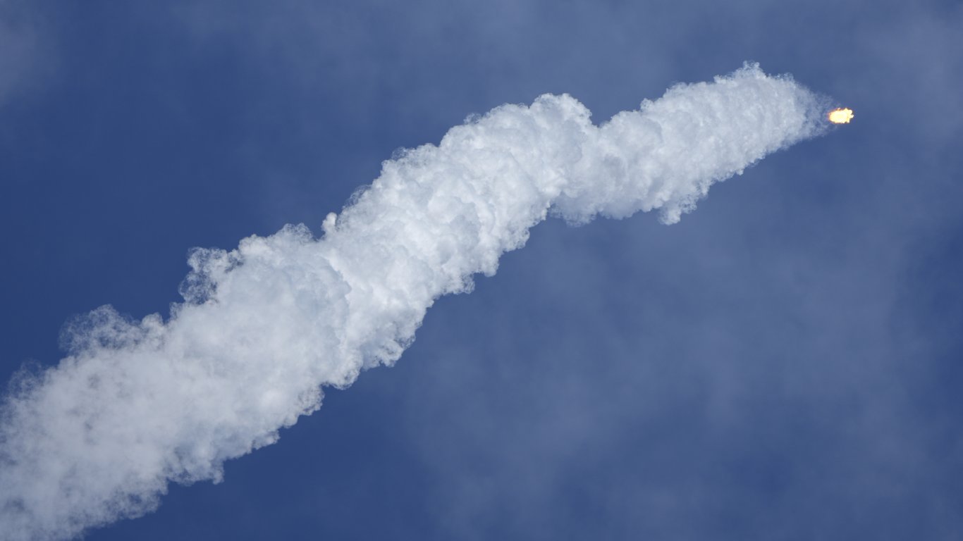 космическа доставка: 4-тонна част от ракета на spacex ще се стовари на луната