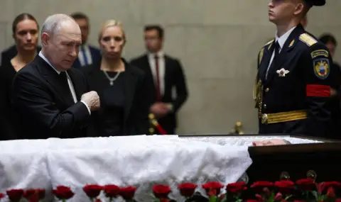 кремъл в капан: между фалшивите срокове и празните бензиностанции