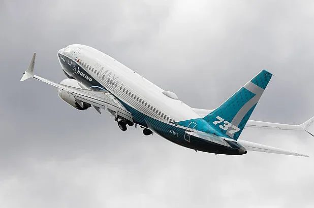 опасност в кабината: защо стотици самолети на boeing ще бъдат проверявани?