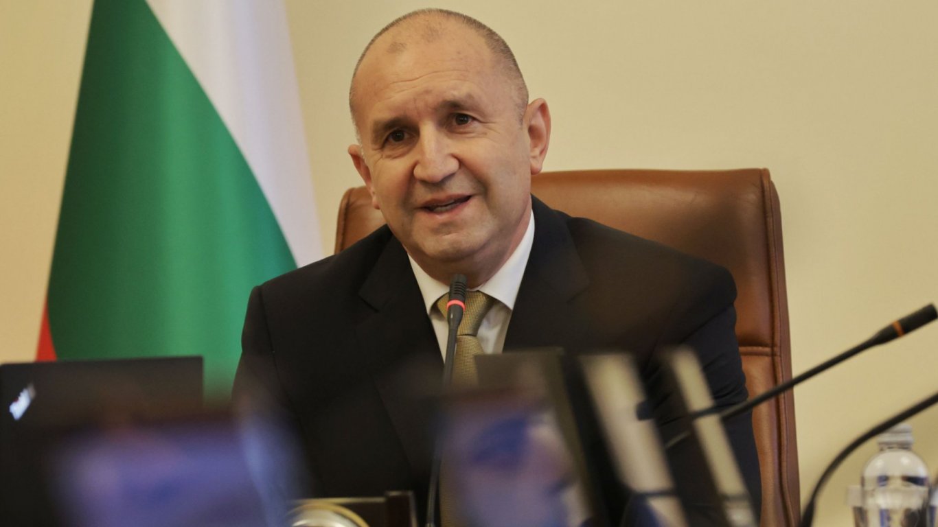политическото плато: кой владее симпатиите на българите днес?