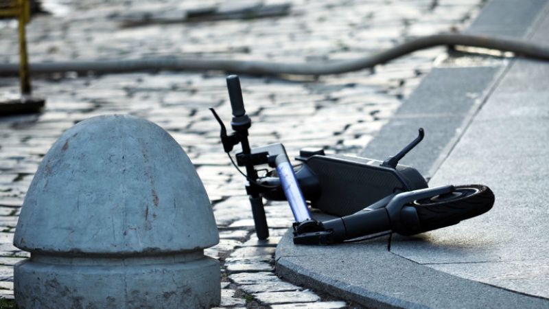 рискови забавления: сблъсък с електрическа тротинетка в монтана завършва с травми