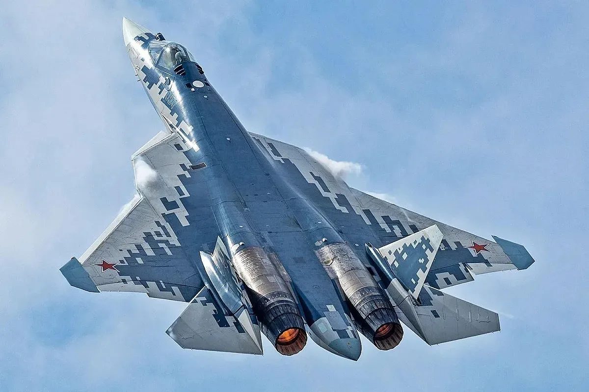 технологичен провал в небето над москва: елитният су-57 се сряза при излитане