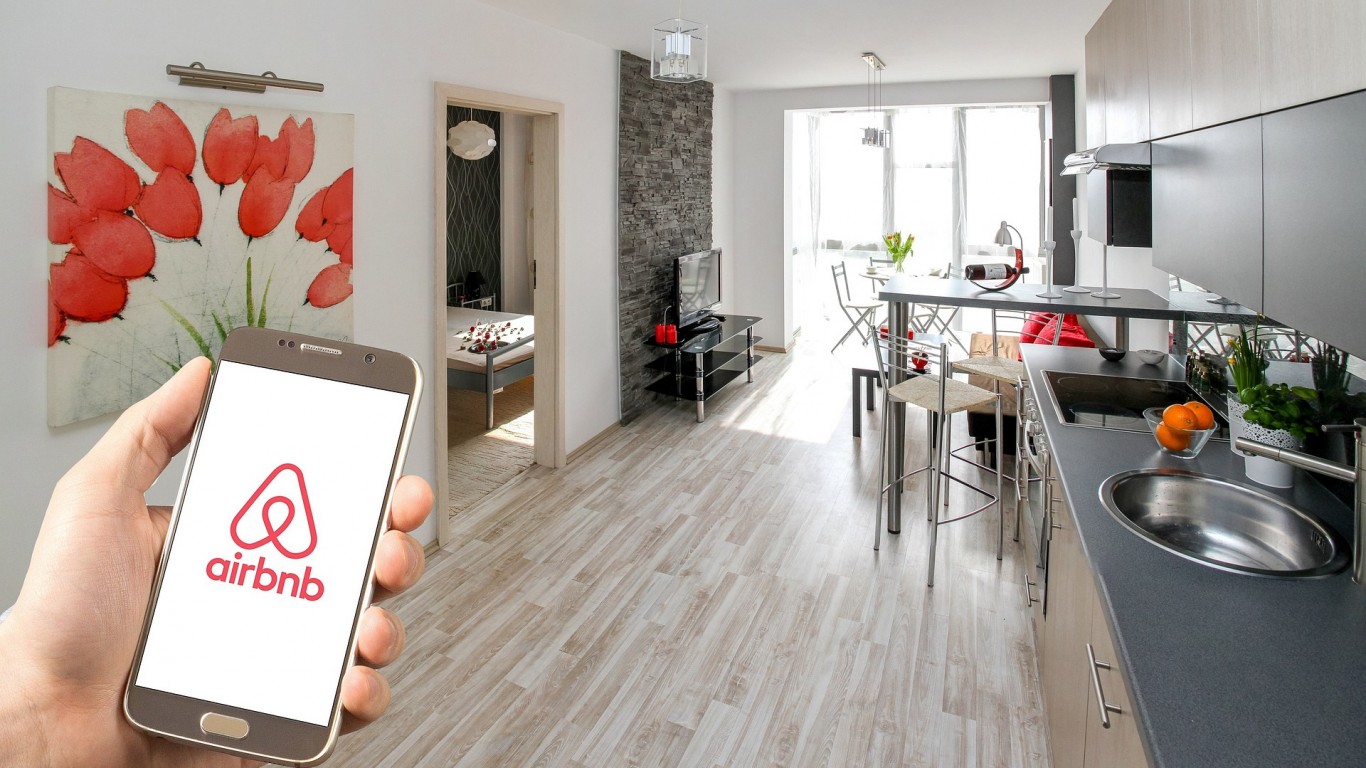 ai революция в наемите: как airbnb променя правилата на играта