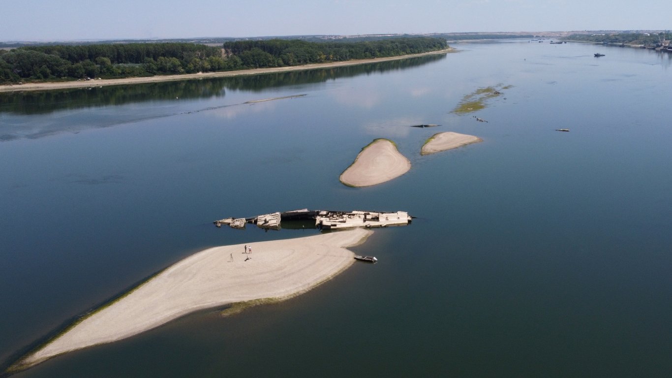 аларма за дунав: крадбите на вода и нивата ни водят към зима на суходред