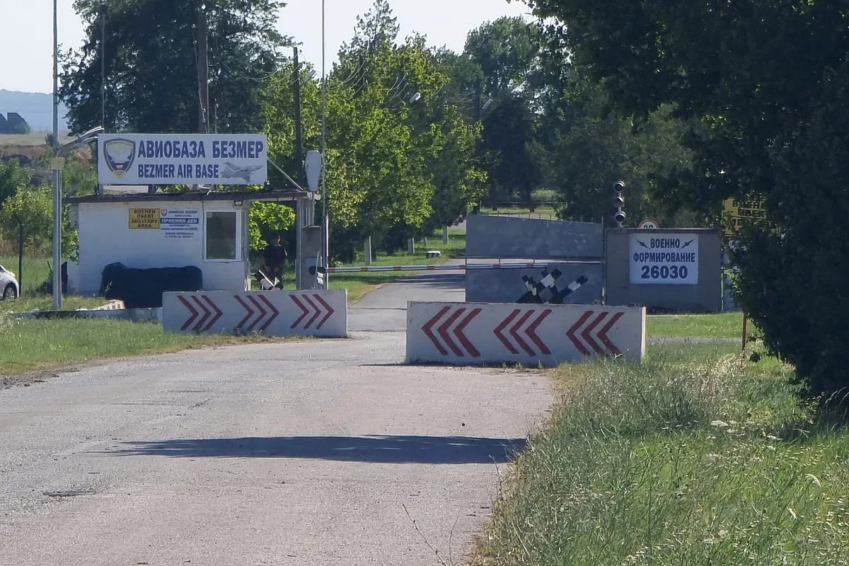 безмер под наблюдение: какво означава пристигането на американските самолети за местните?