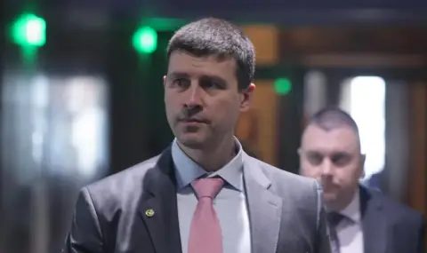 битка срещу машината: ивелин михайлов изправя народното събрание пред съда
