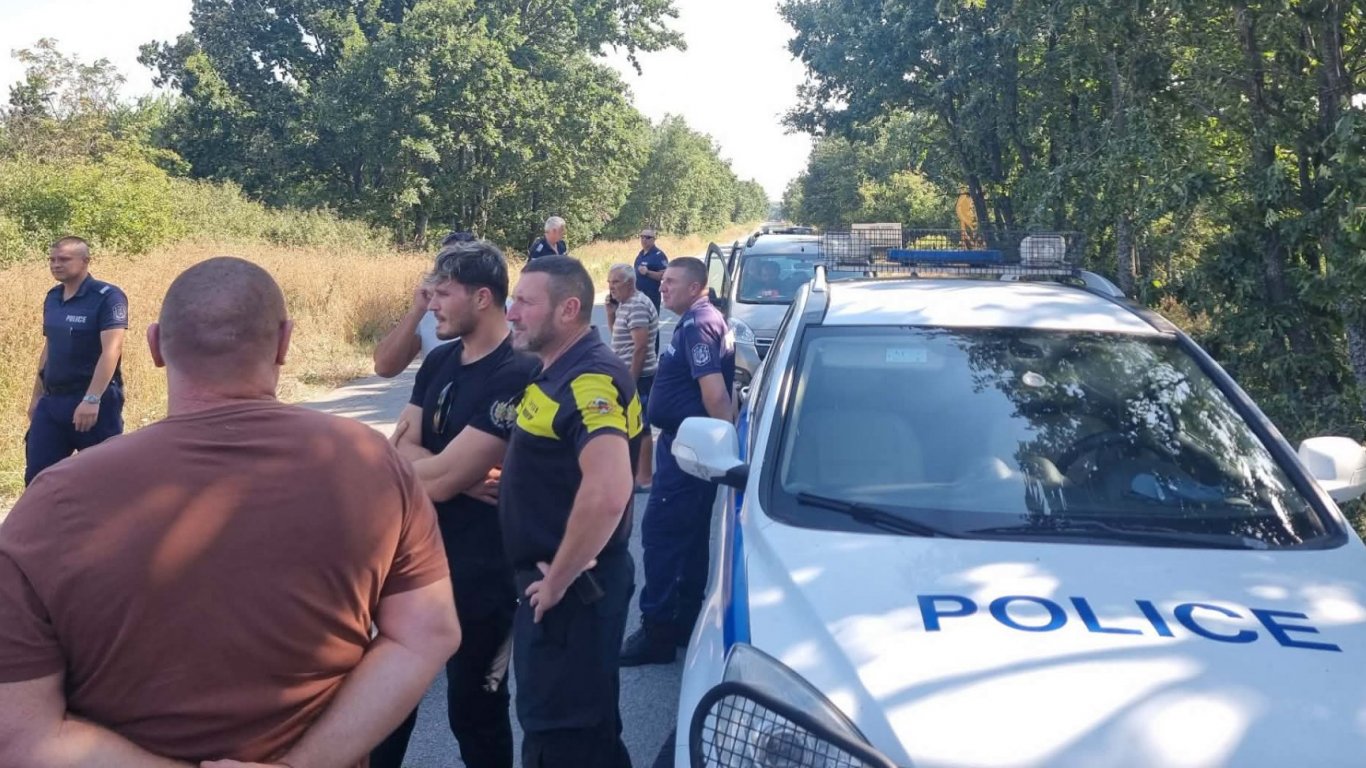 борба с пламъците в ямболско: „кугар“ в небето и заплаха за село камен връх