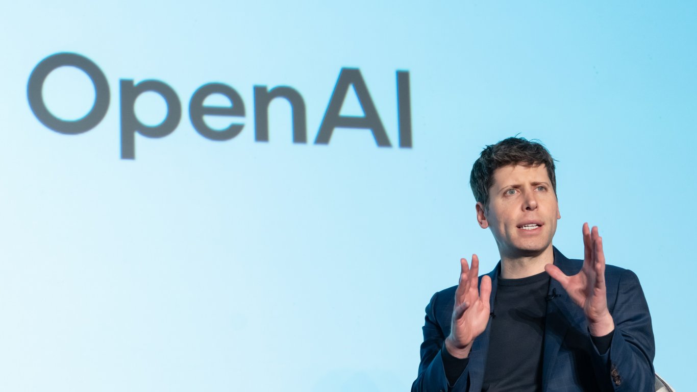 бъдещето без екрани: какво подготвят openai и джони айв за нашите домове?