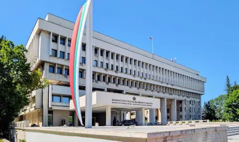 дипломатически шах: какво стои зад разговорите между софия и техеран?
