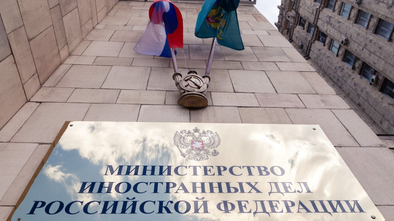 дипломация вместо конфронтация: как русия вижда новия български курс