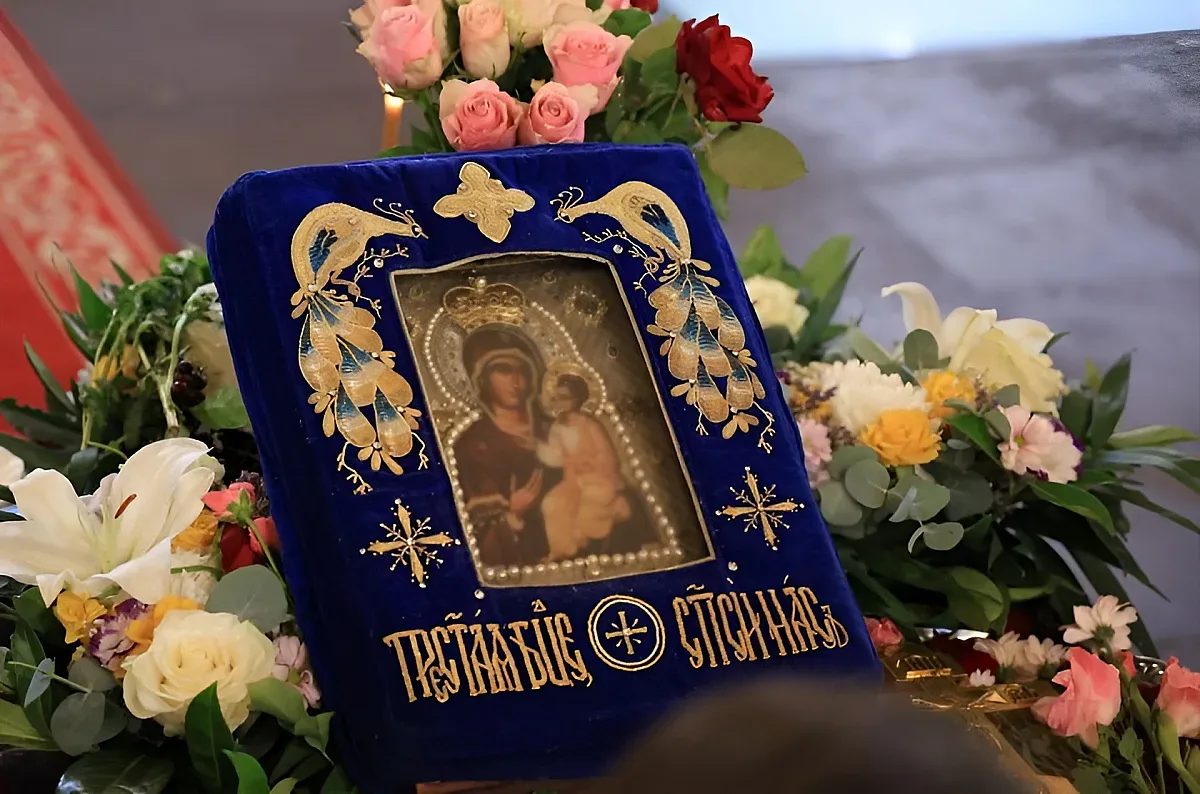 духовна вълна в сърцето на софия: вярващите се поклониха пред чудотворната хавайска икона