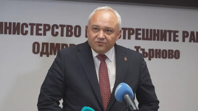 държавата затяга контрола: сигурност в безмер и война срещу училищния тормоз