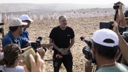живата дъга на лас палмас: когато човешкото тяло се превръща в символ на свободата