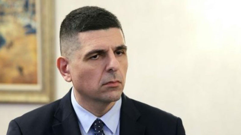 кой контролира истината? сблъсъкът между ивайло мирчев и румен радев