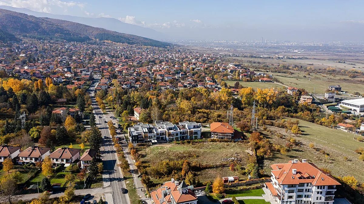 крахът на столичния блок: лозен и новата ера на луксозното бягство