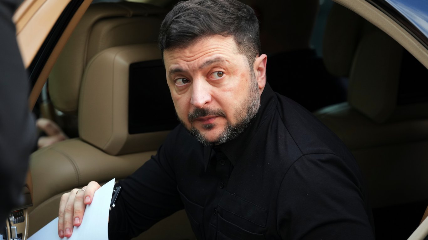милиарди за дронове, но стъпване на място с реформите: парадоксът на украйна и ес