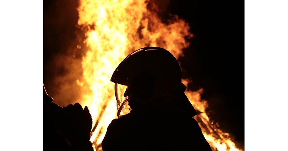 огнен alarm в стара загора: сухите треви отново се превърнаха в капан