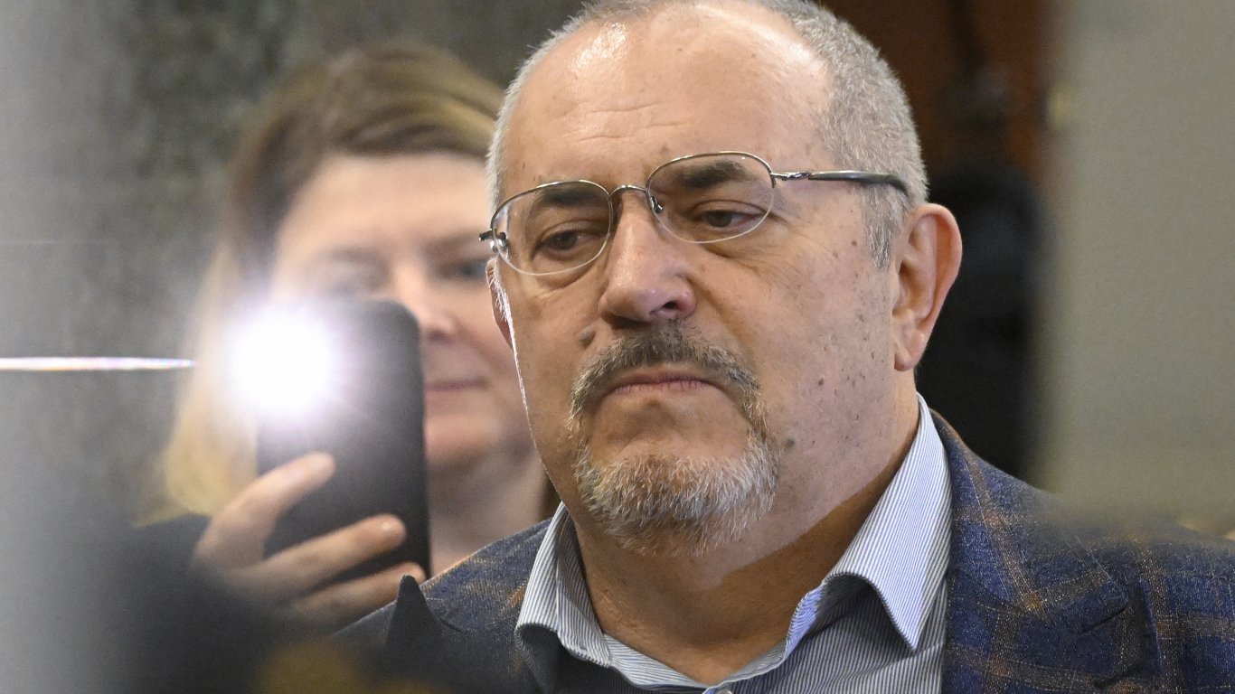 от кремъл до айфеловата кула: борис надеждин обяви, че е жив и свободен