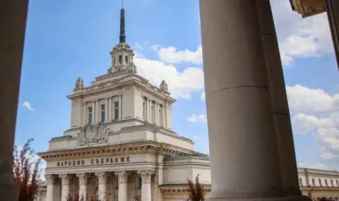 план за възстановяване и бюджетни битки: парламентът се събира предсрочно