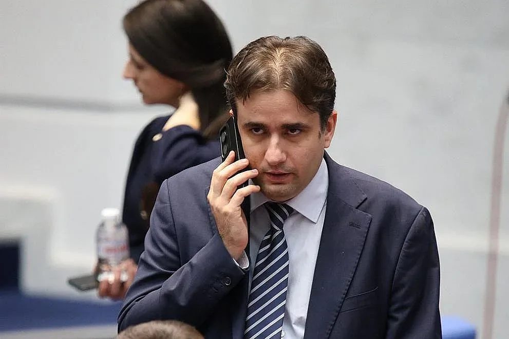 речникът на „промяната“: кога познанството става компромат?