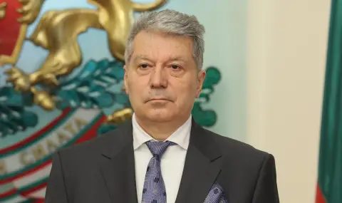 смяна на гарда в университетския ‘паралелен свят’