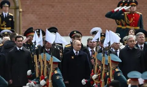 сянката на новия призив: ще принуди ли путин хиляди руснаци отново да поемат оръжие?