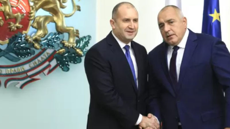 финансов сблъсък на титаните: кой от двамата лидери е по-заможен?
