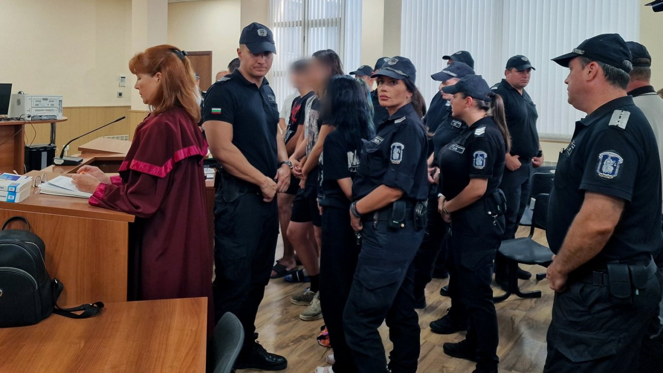 час на агония: пловдивският съд не пожали непълнолетните убийци от младежкия хълм