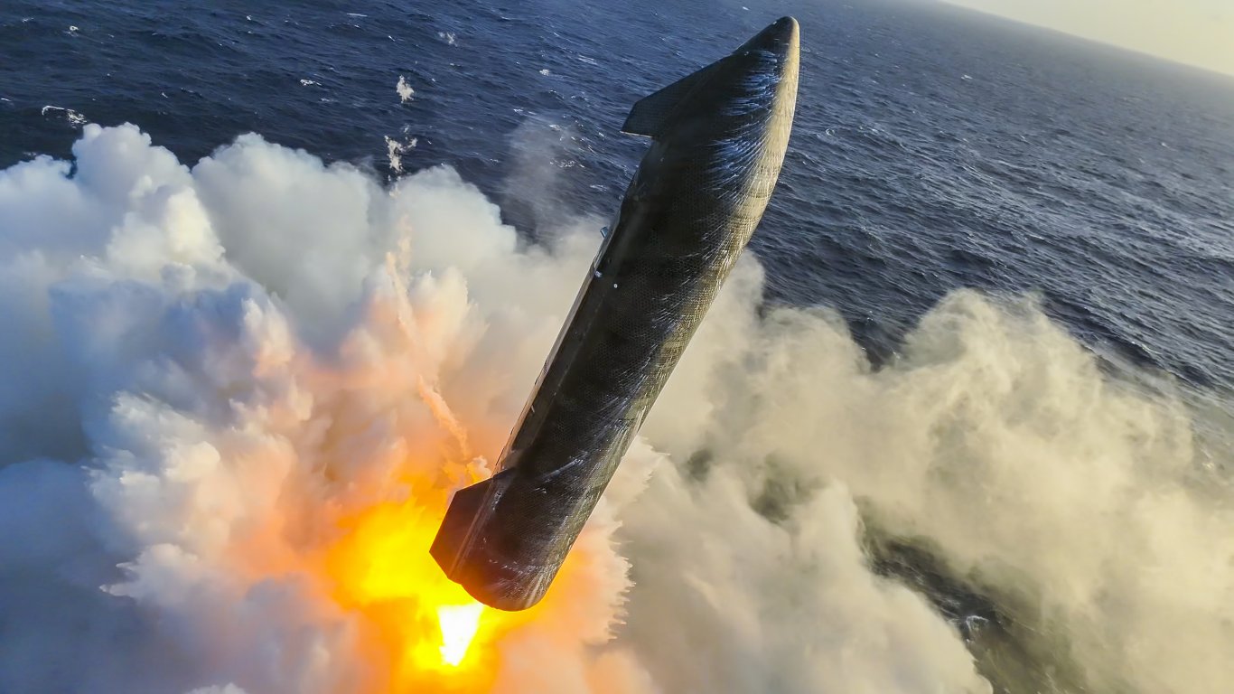 starship се готви за исторически скок: кацане на сушата и нови спътници!