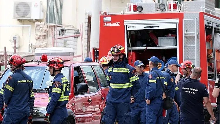 атина под стрес: газова експлозия срина стара сграда в историческия център