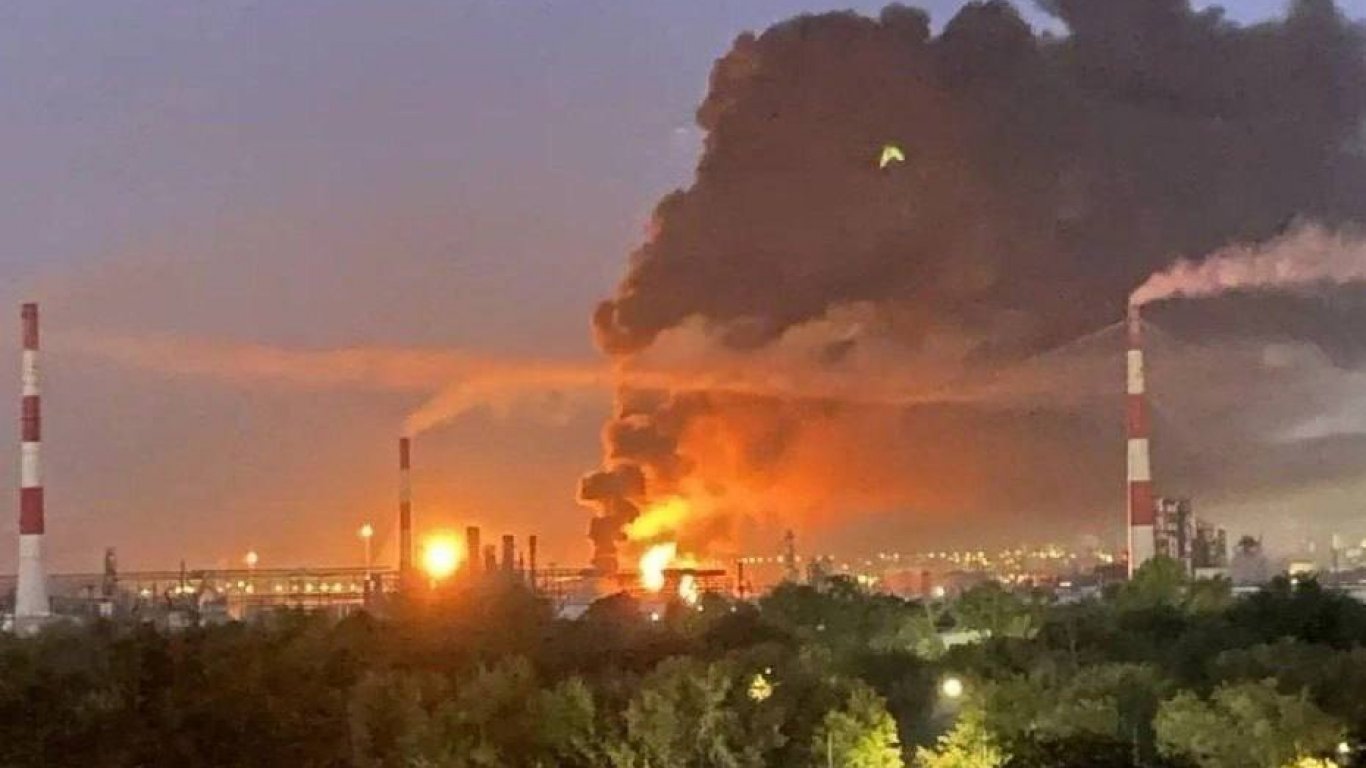безпилотна атака разтърси самара: пожар в ключов нпз