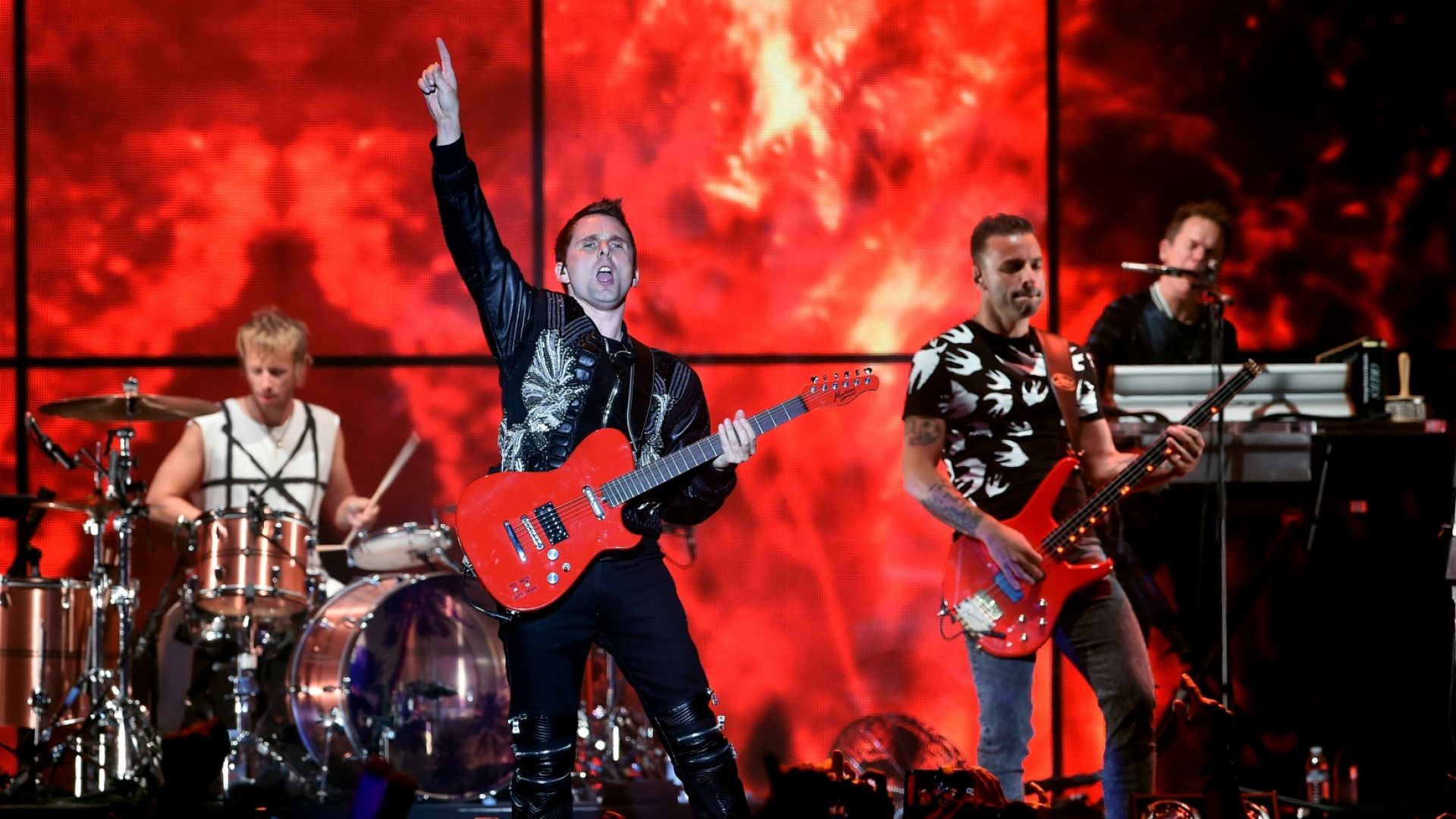 битката за @muse: когато изкуственият интелект „избута“ рок легендите от социалните мрежи